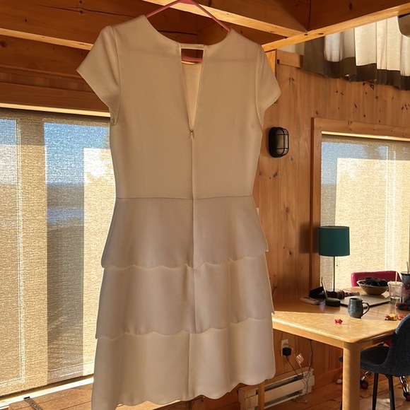 Very simple white dress, above the knees - Picture 2 of 2